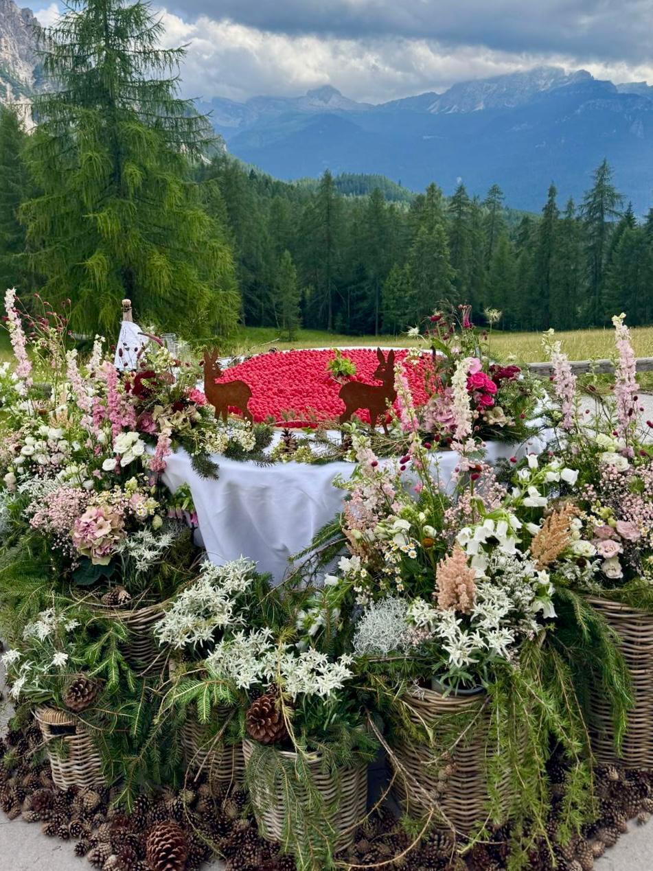 Realizzazione di decorazioni per le torte celebrative