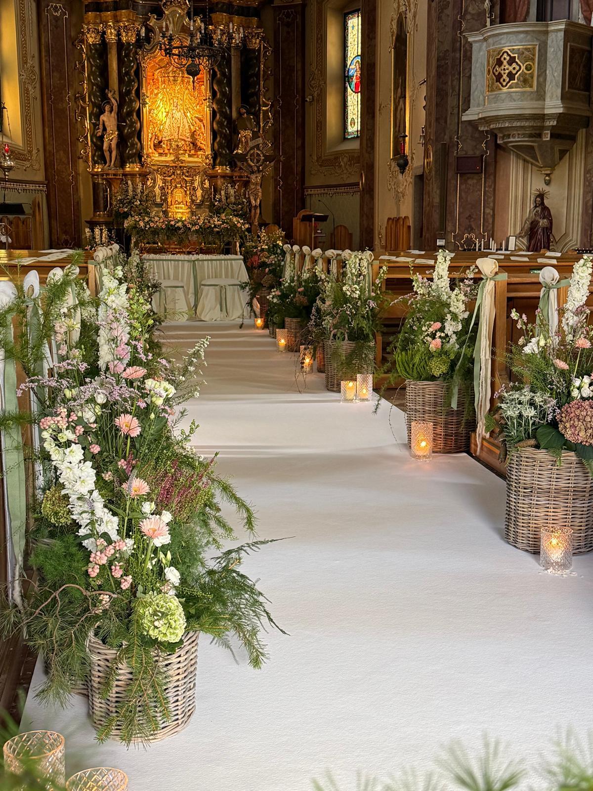 Allestimento della Chiesa della Difesa a Cortina d'Ampezzo.